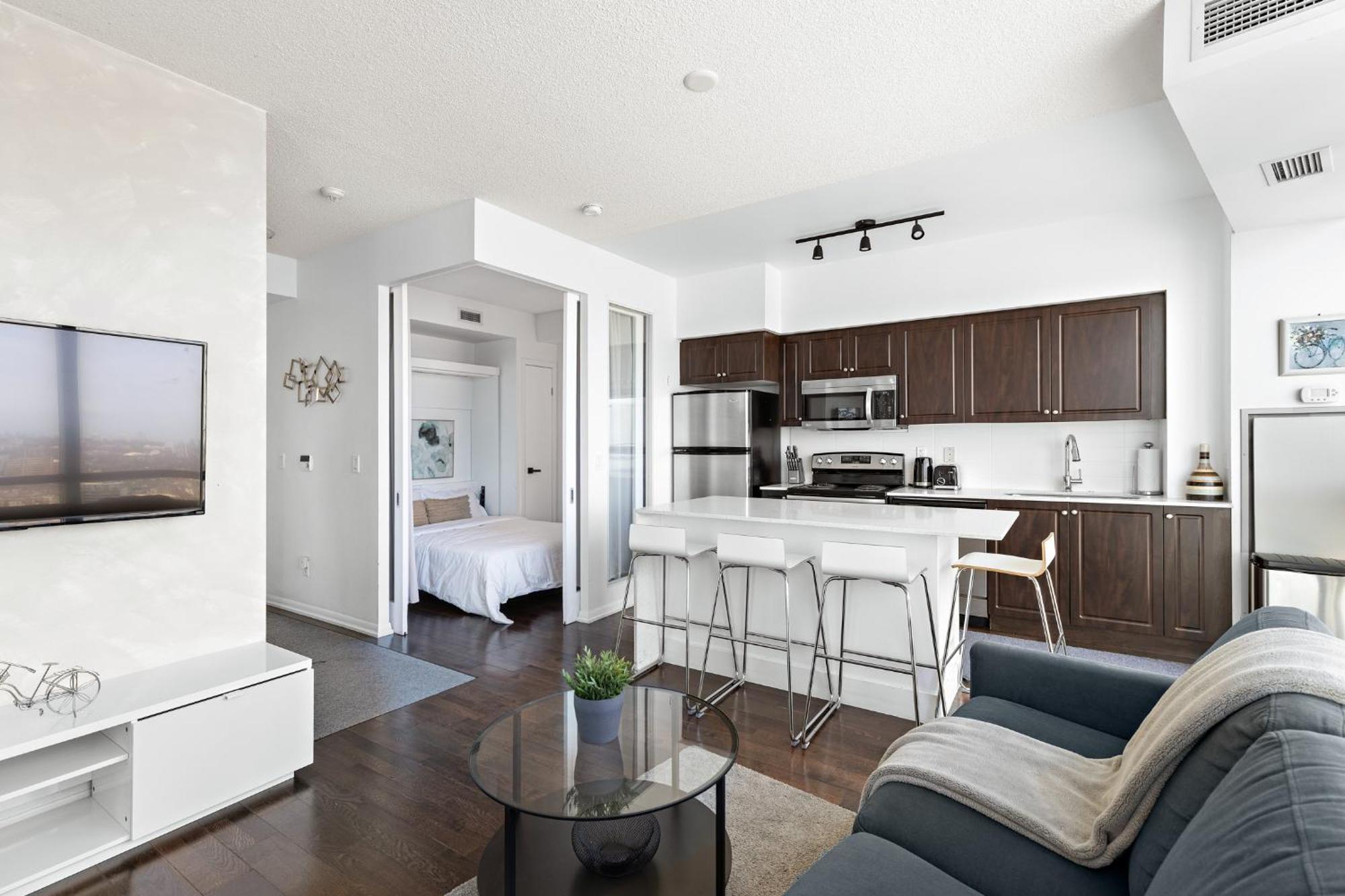 Apartment 2 Bedroom With Amazing Views, Pool And Free Parking
